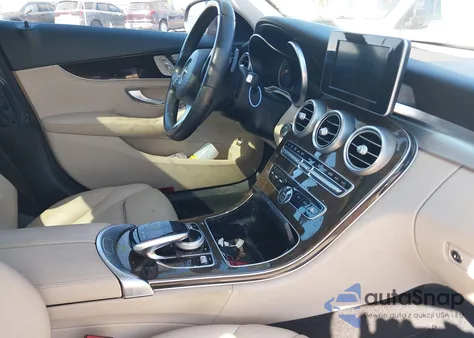 2016 Mercedes-Benz C 300 4Matic из США, поврежденный, VIN 55SWF4KB2GU132993